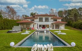 House Zyx